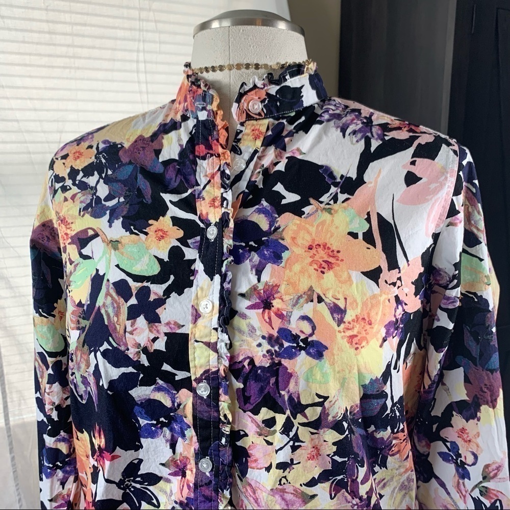 Signature Collection floral button down band collar ruffle trim medium